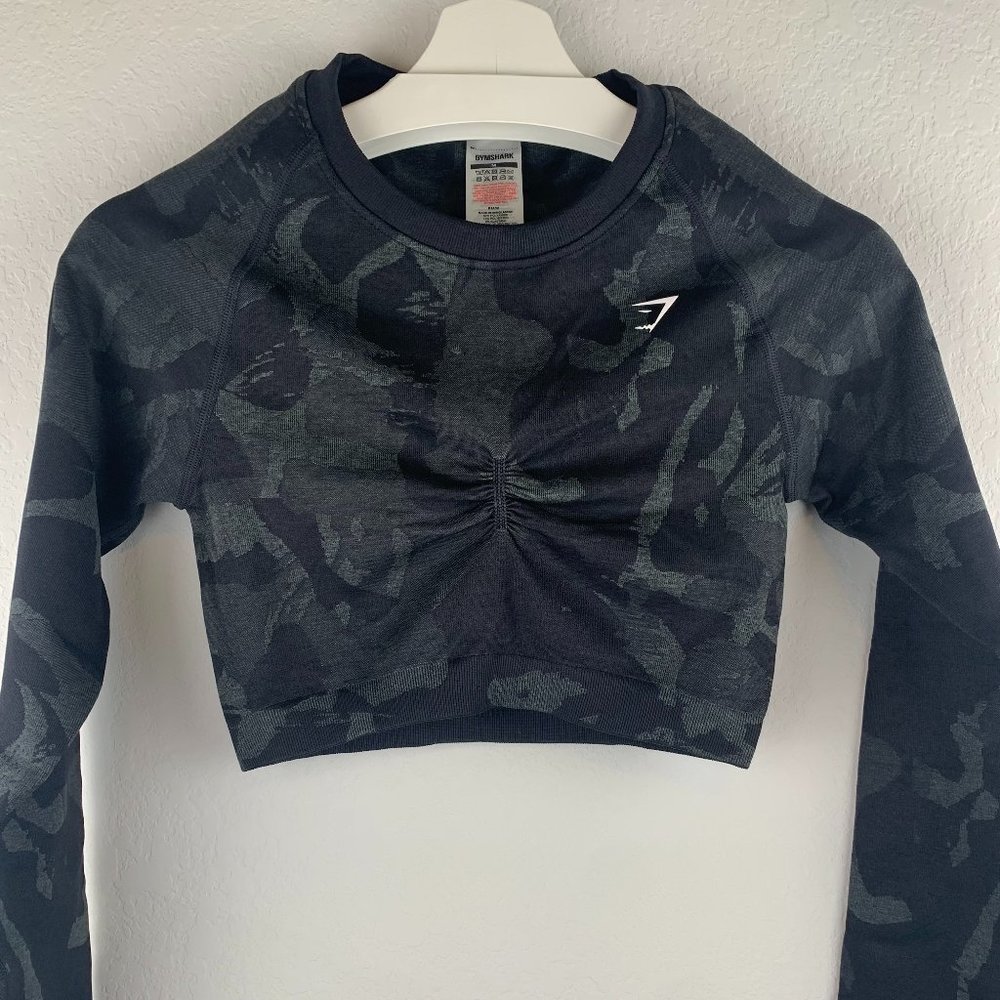 NWOT Gymshark Black/Grey Camo Print Crop Top Long Sleeve w/Key Hole Back -Med